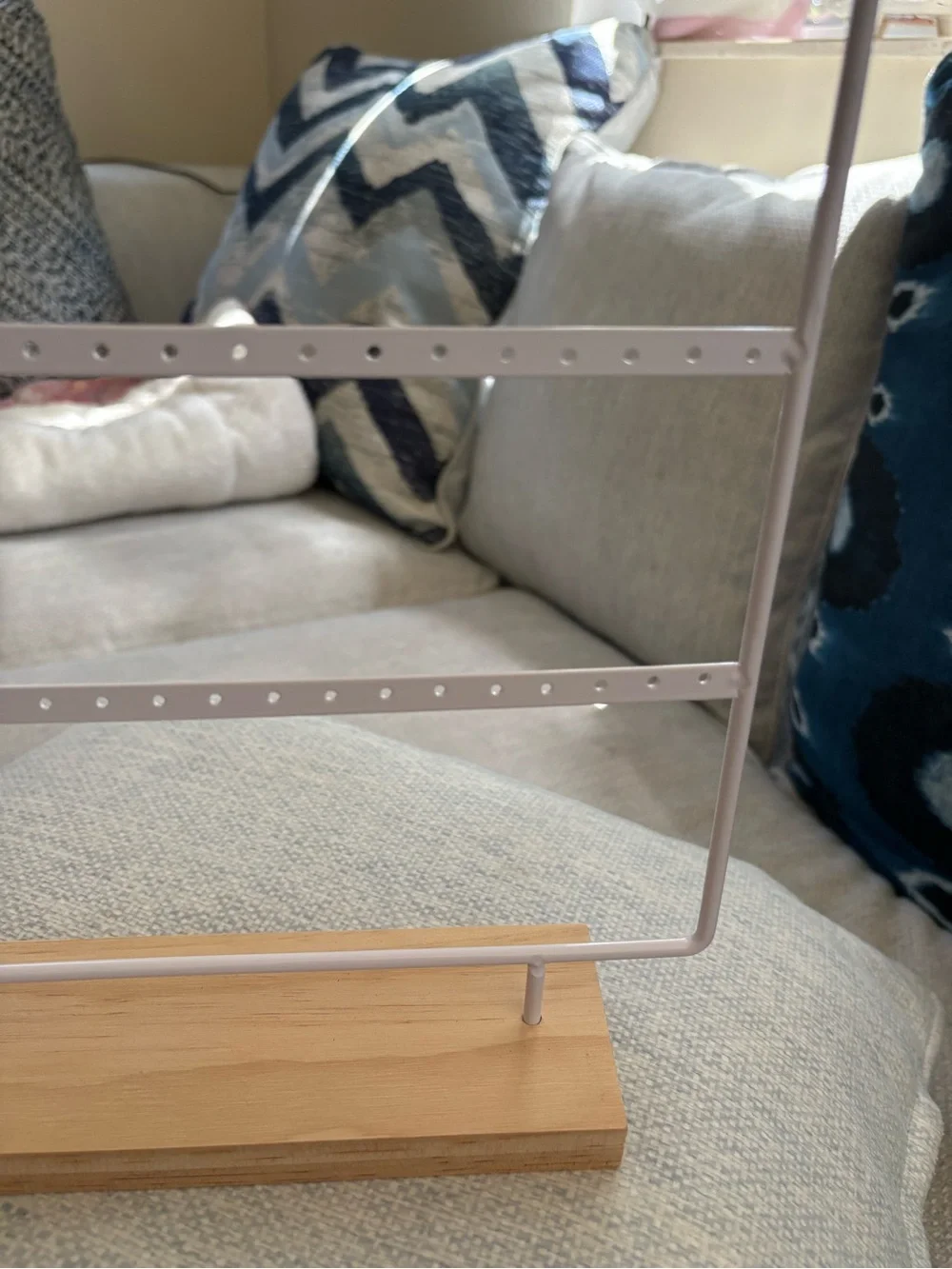 Jewelry Display Stand with Wooden Base - White